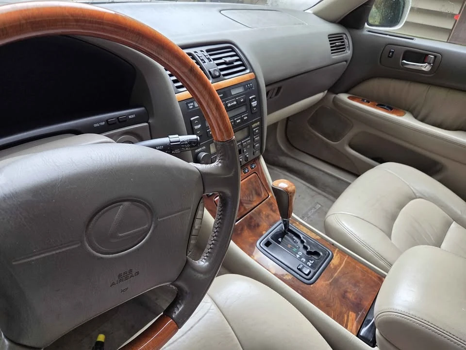 1999 Lexus LS 2nd Gen - Image 5 of 8