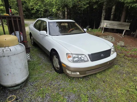 1999 Lexus LS 400 Sedan