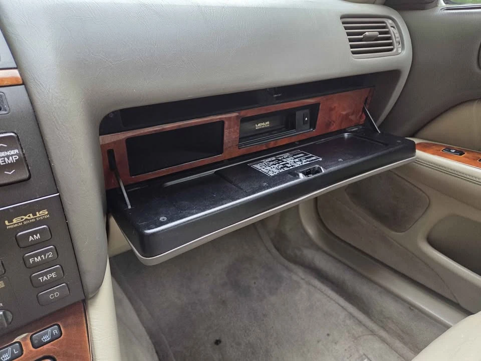 1999 Lexus LS 2nd Gen - Image 7 of 8