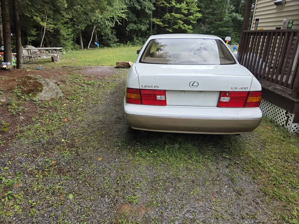 1999 Lexus LS 2nd Gen - Image 3 of 8