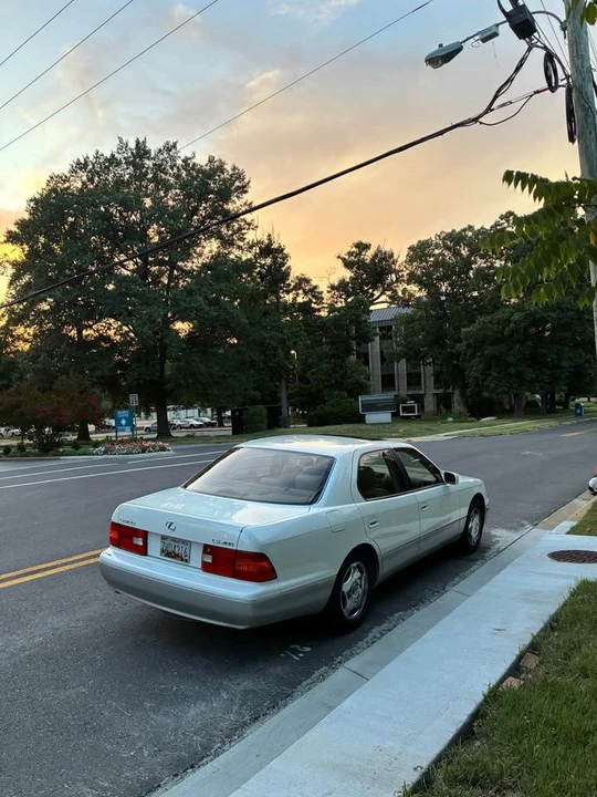 1999 Lexus LS 2nd Gen - Image 2 of 7