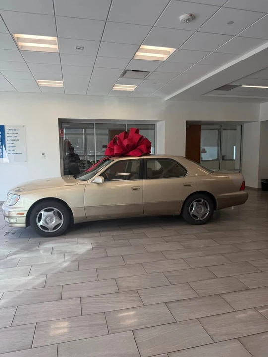 1999 Lexus LS 2nd Gen - Image 3 of 11