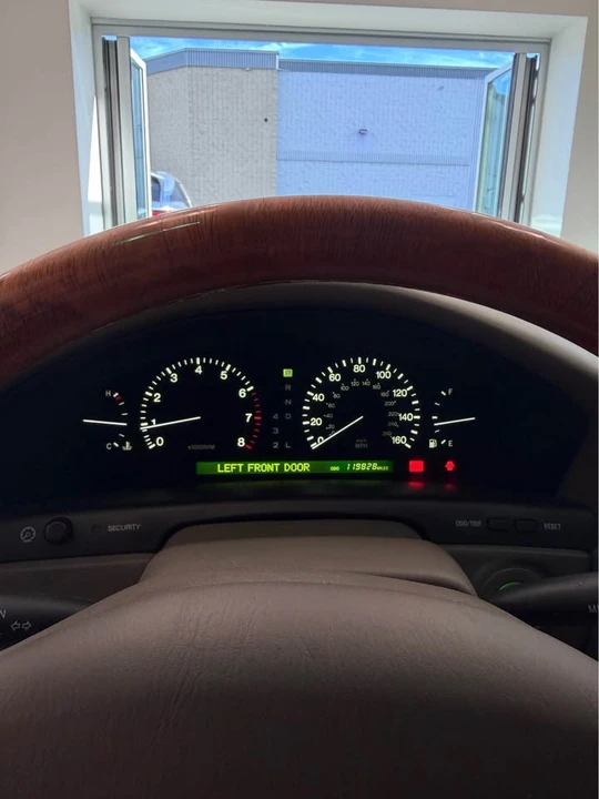1999 Lexus LS 2nd Gen - Image 4 of 11