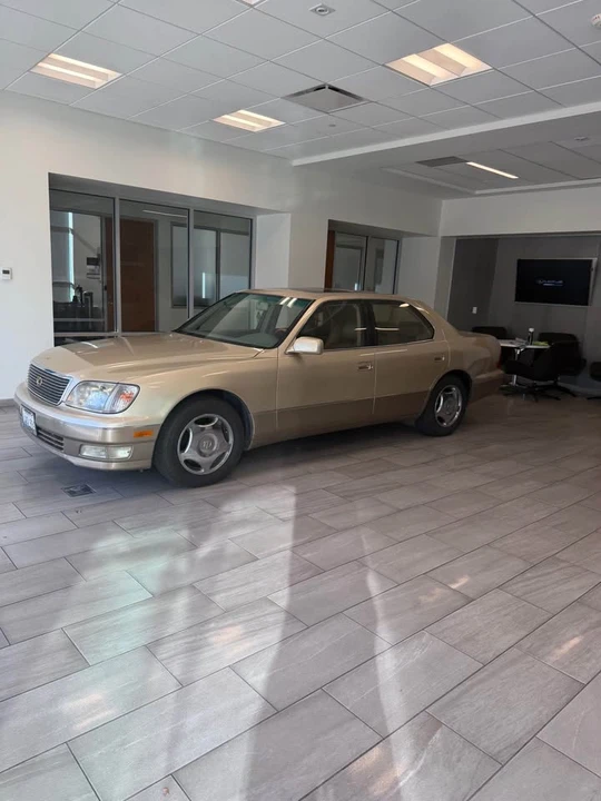 1999 Lexus LS 2nd Gen - Image 11 of 11