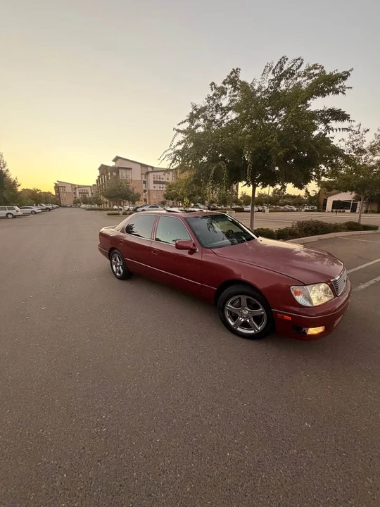 1999 Lexus LS 2nd Gen - Image 4 of 16