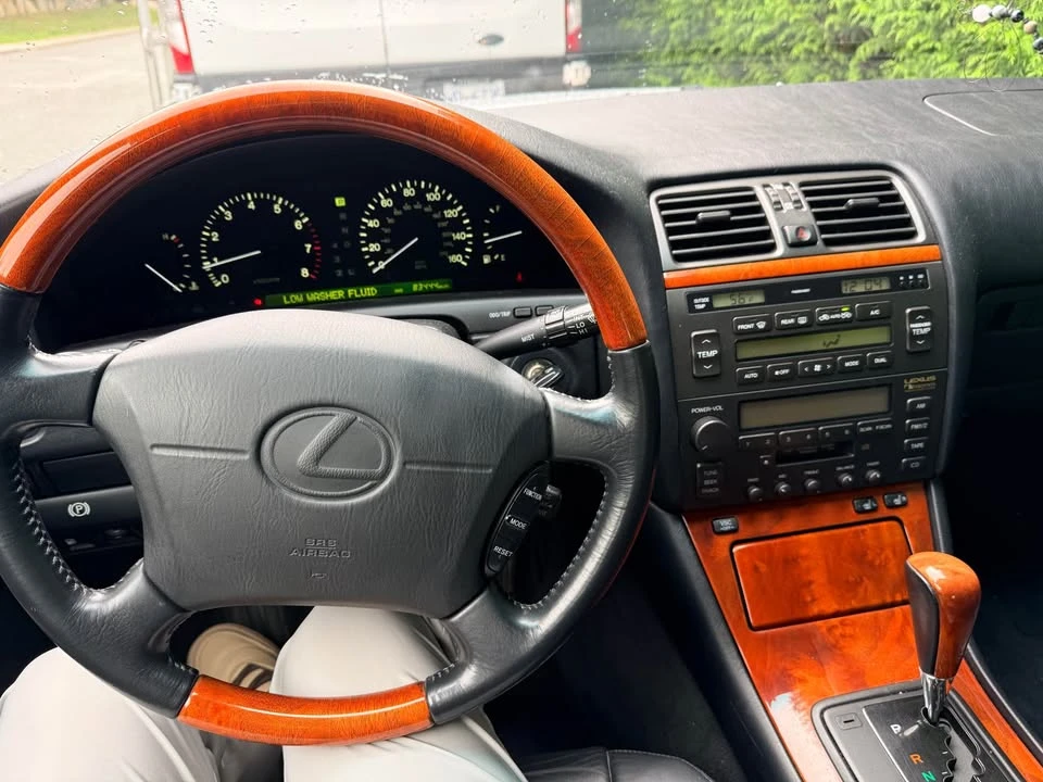 1999 Lexus LS 2nd Gen - Image 5 of 12