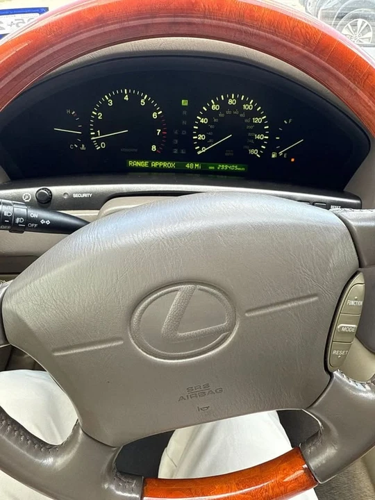 1999 Lexus LS 2nd Gen - Image 5 of 12