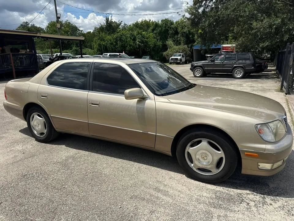 1999 Lexus LS 2nd Gen - Image 9 of 12