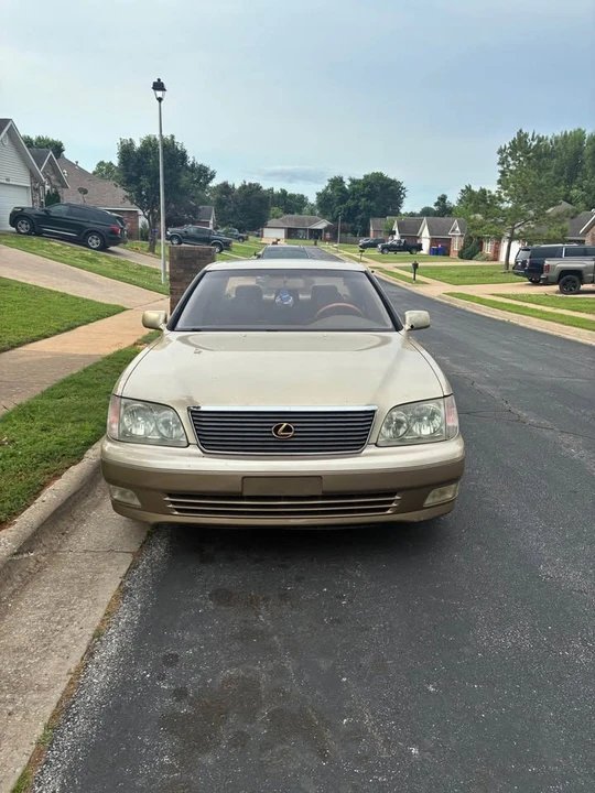 1999 Lexus LS 2nd Gen - Image 2 of 9