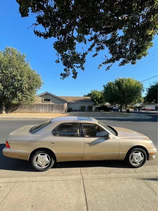 1999 Lexus LS 2nd Gen - Image 2 of 10
