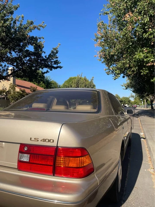 1999 Lexus LS 2nd Gen - Image 6 of 10