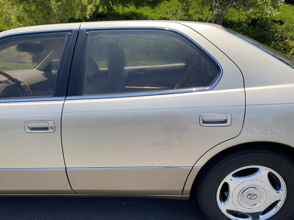 1999 Lexus LS 2nd Gen - Image 23 of 31