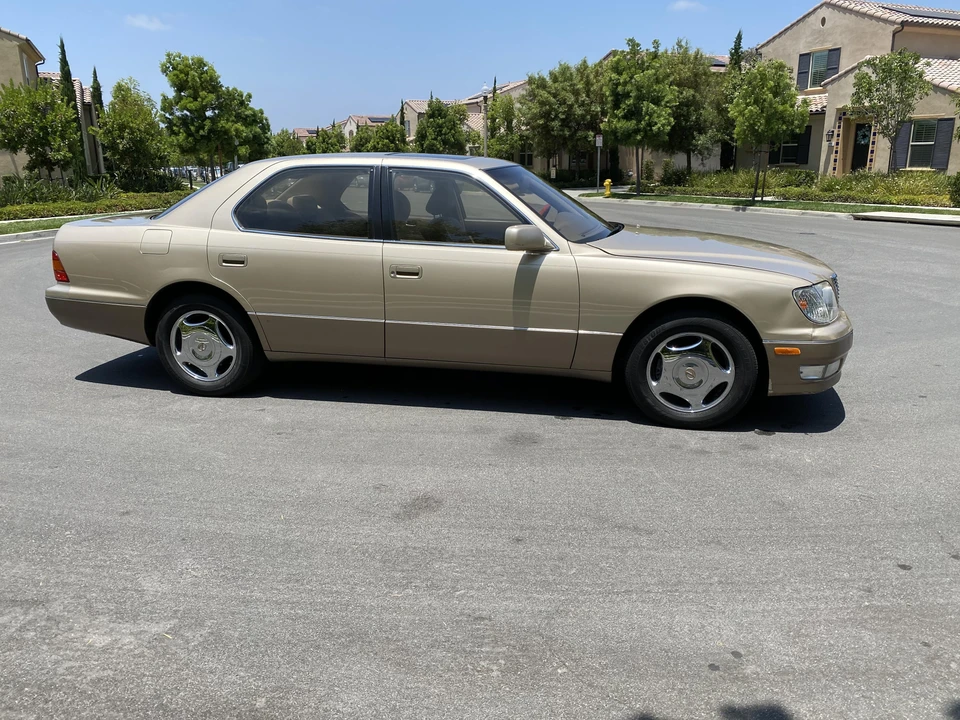 1999 Lexus LS 2nd Gen - Image 9 of 31