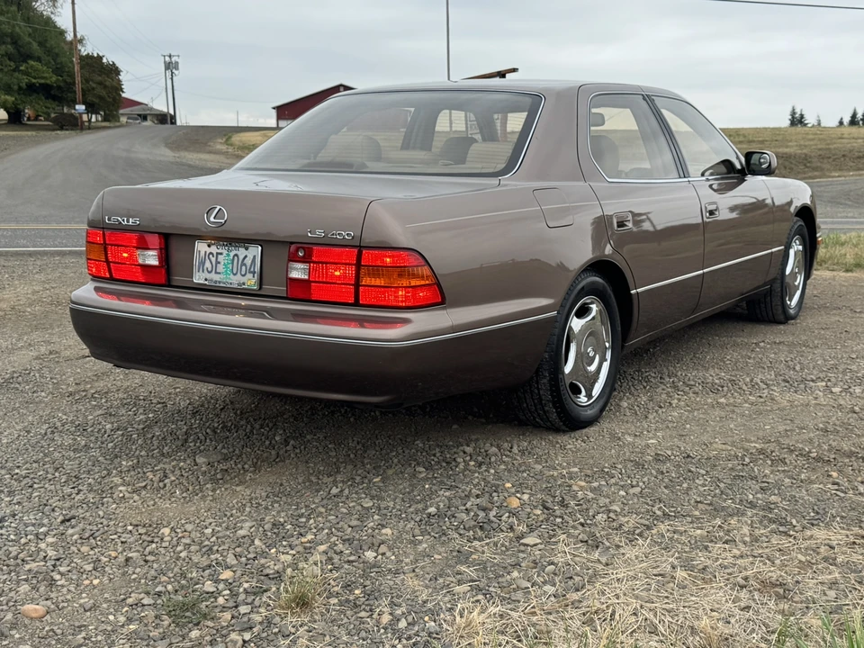 1999 Lexus LS 2nd Gen - Image 10 of 31