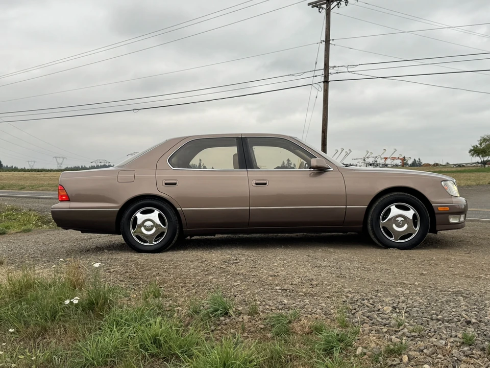 1999 Lexus LS 2nd Gen - Image 11 of 31