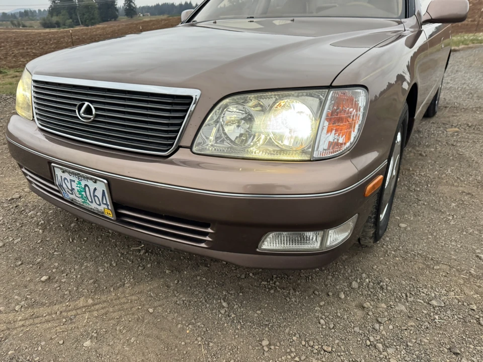 1999 Lexus LS 2nd Gen - Image 16 of 31
