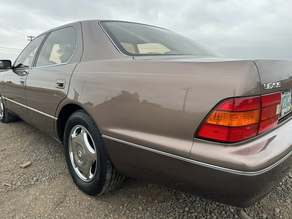 1999 Lexus LS 2nd Gen - Image 25 of 31