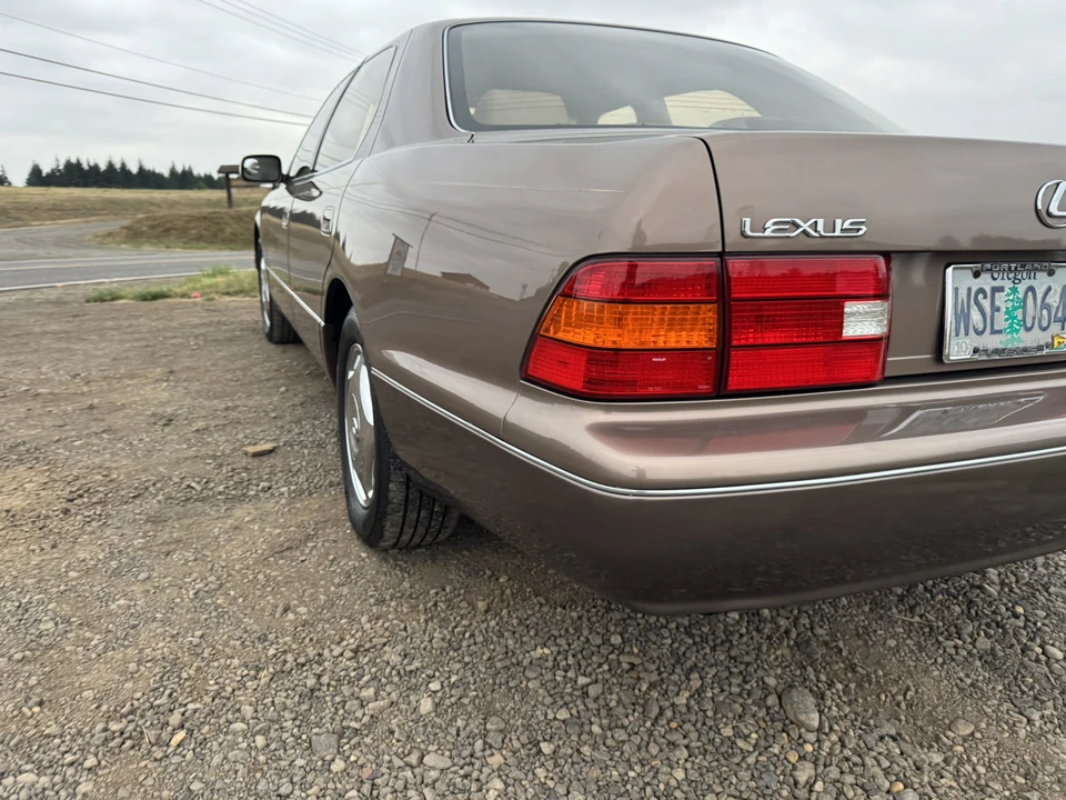 1999 Lexus LS 2nd Gen - Image 26 of 31