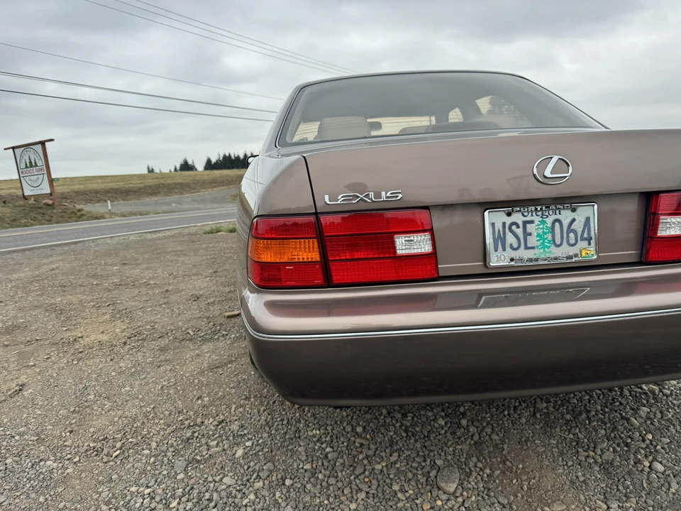 1999 Lexus LS 2nd Gen - Image 27 of 31