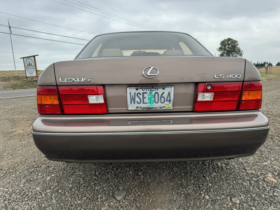 1999 Lexus LS 2nd Gen - Image 28 of 31