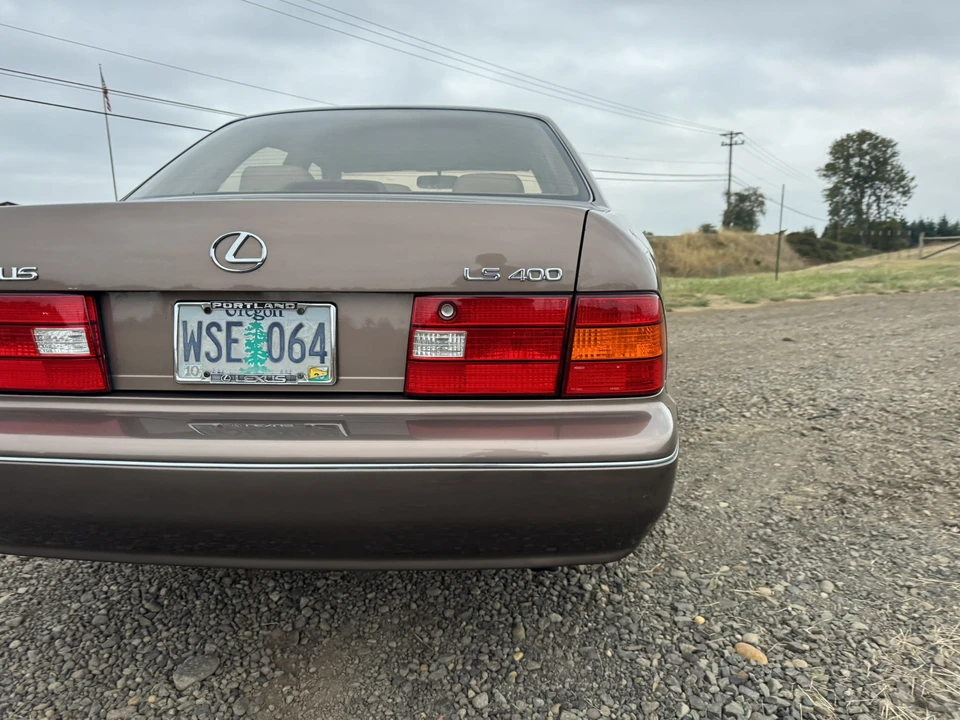 1999 Lexus LS 2nd Gen - Image 29 of 31