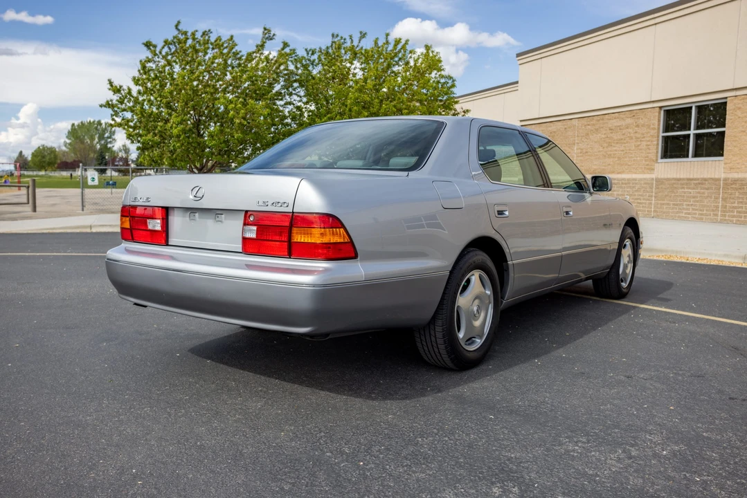 1999 Lexus LS 2nd Gen - Image 21 of 31