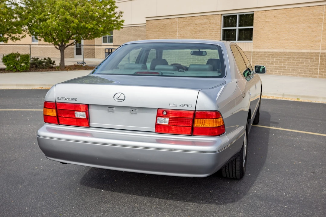 1999 Lexus LS 2nd Gen - Image 23 of 31