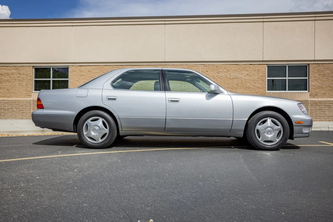 1999 Lexus LS 2nd Gen - Image 18 of 31