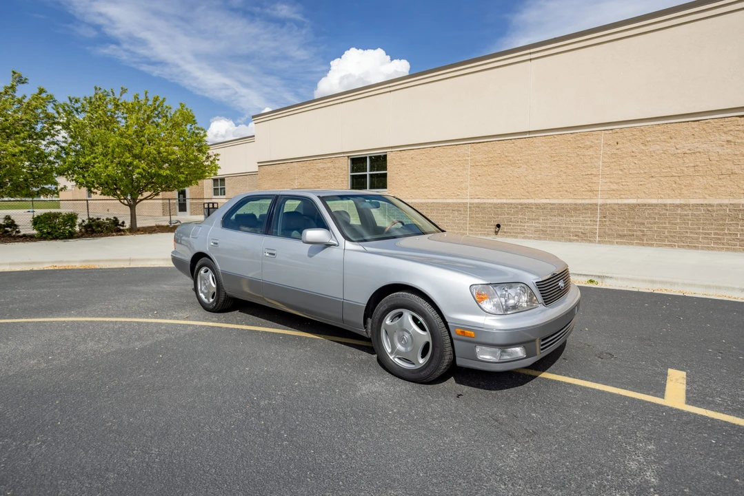1999 Lexus LS 2nd Gen - Image 16 of 31