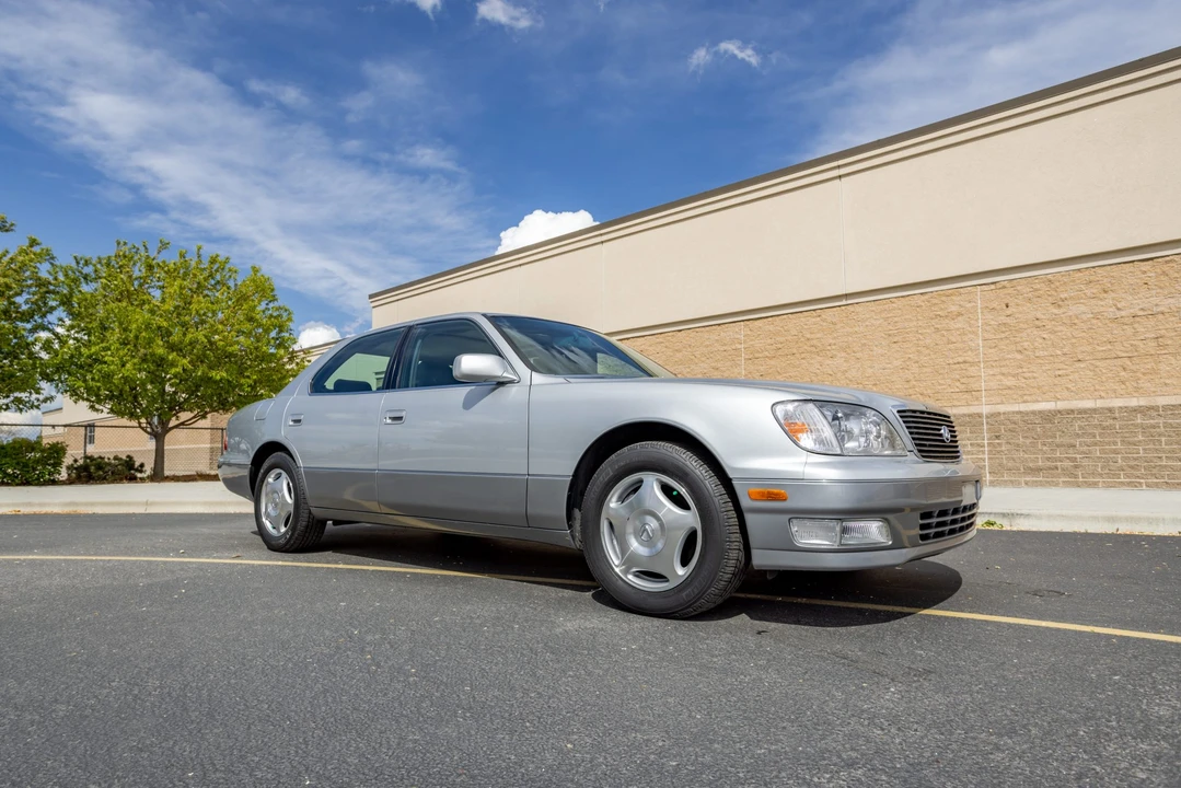 1999 Lexus LS 2nd Gen - Image 17 of 31