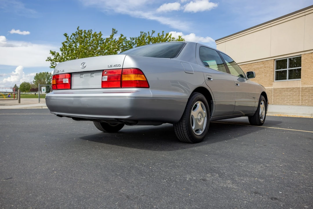 1999 Lexus LS 2nd Gen - Image 20 of 31
