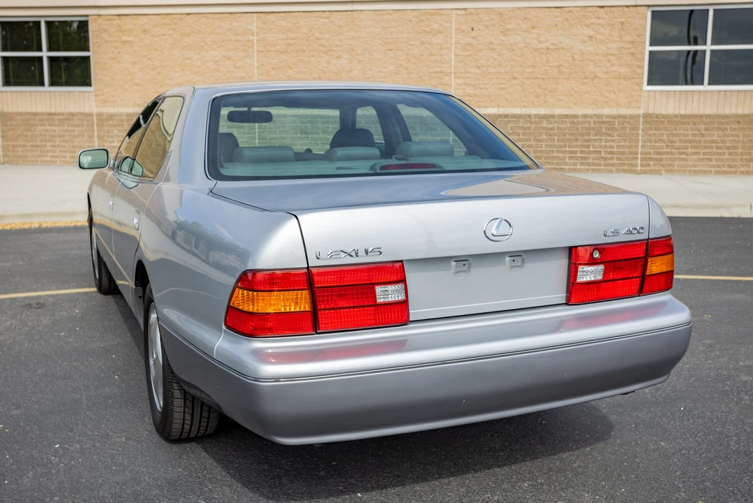 1999 Lexus LS 2nd Gen - Image 28 of 31