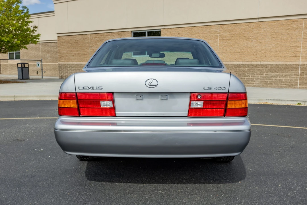1999 Lexus LS 2nd Gen - Image 25 of 31