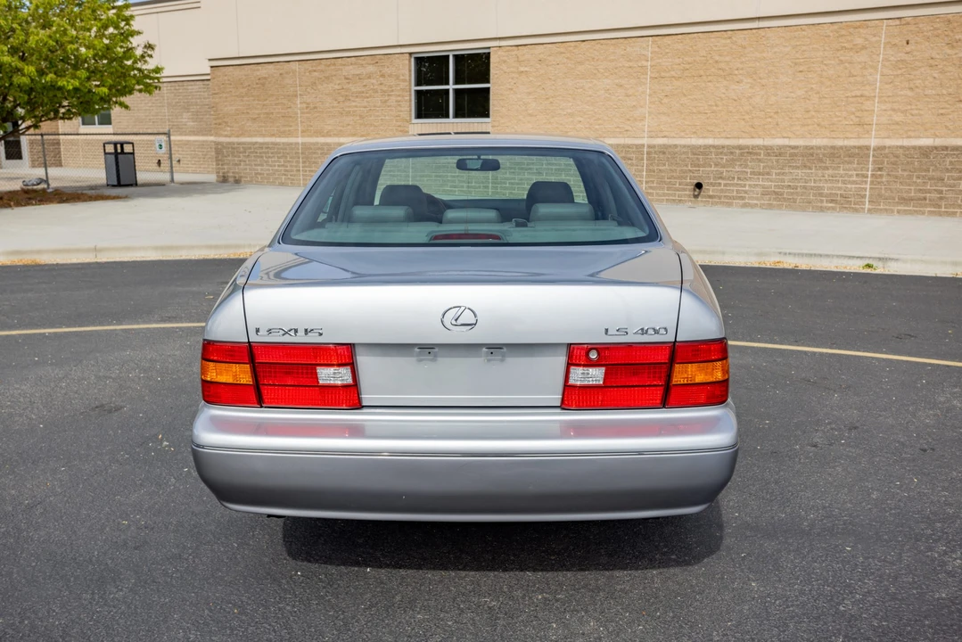 1999 Lexus LS 2nd Gen - Image 24 of 31