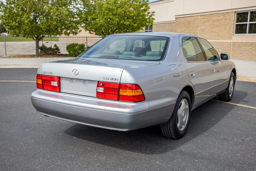 1999 Lexus LS 2nd Gen - Image 22 of 31