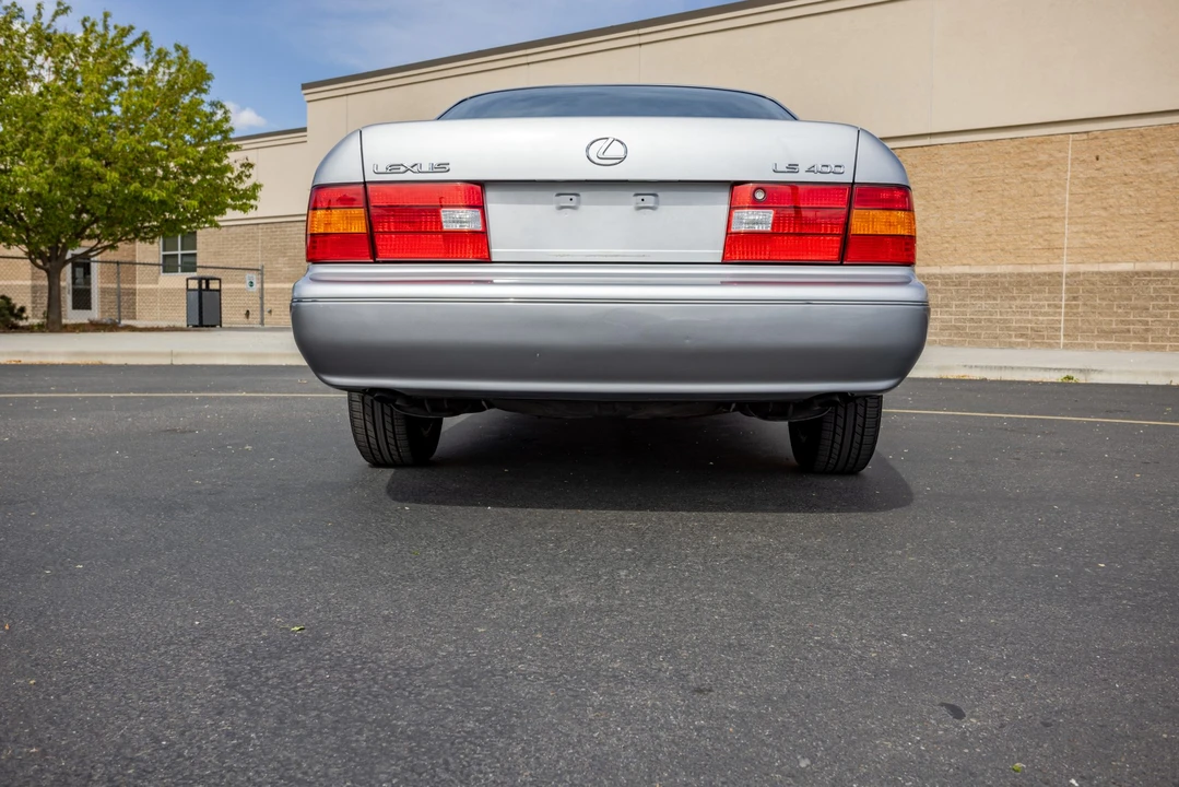 1999 Lexus LS 2nd Gen - Image 26 of 31