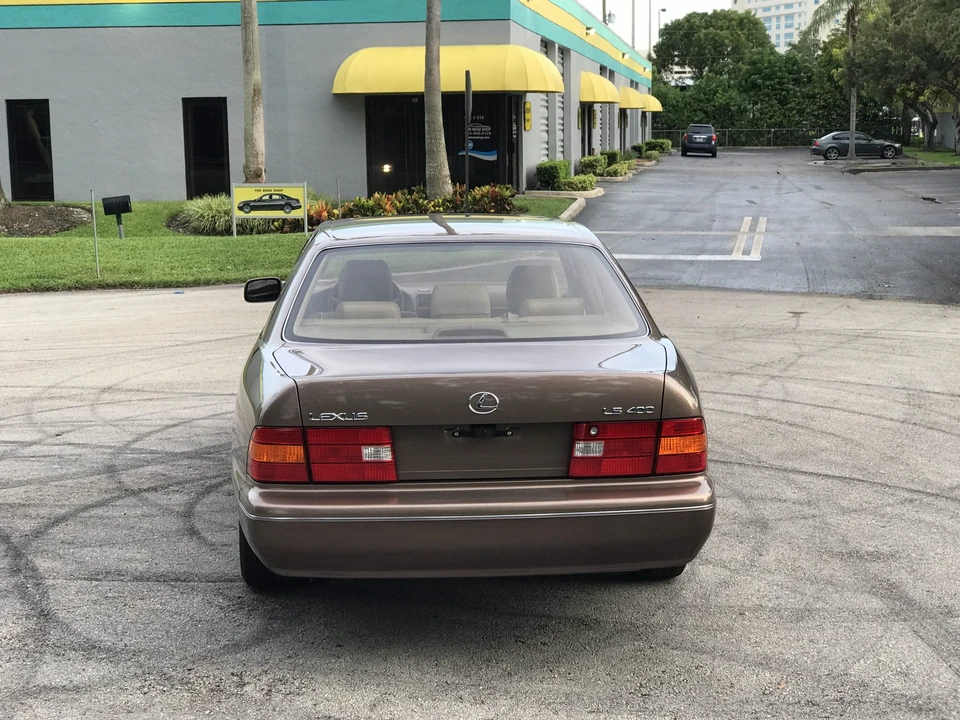 1999 Lexus LS 2nd Gen - Image 12 of 31