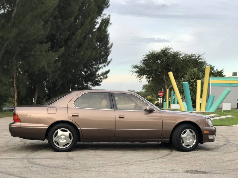 1999 Lexus LS 2nd Gen - Image 16 of 31