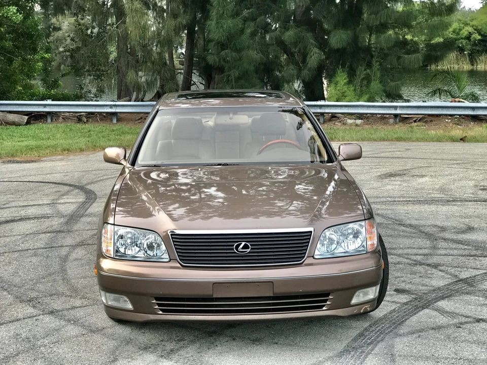 1999 Lexus LS 2nd Gen - Image 23 of 31