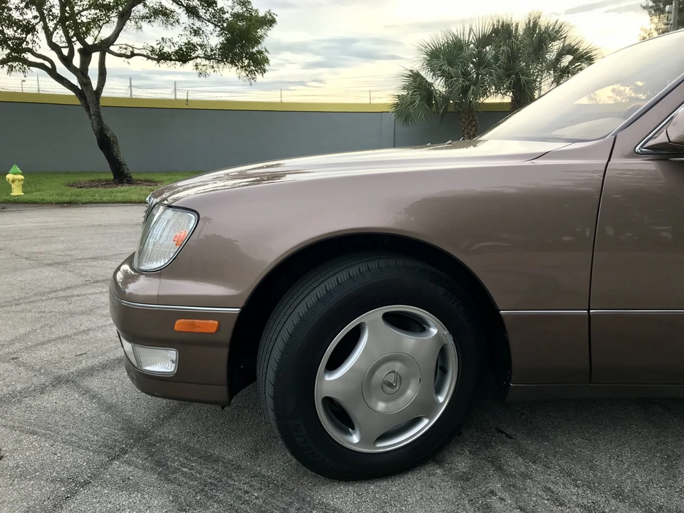 1999 Lexus LS 2nd Gen - Image 24 of 31