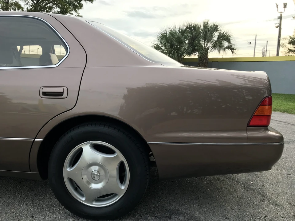 1999 Lexus LS 2nd Gen - Image 27 of 31