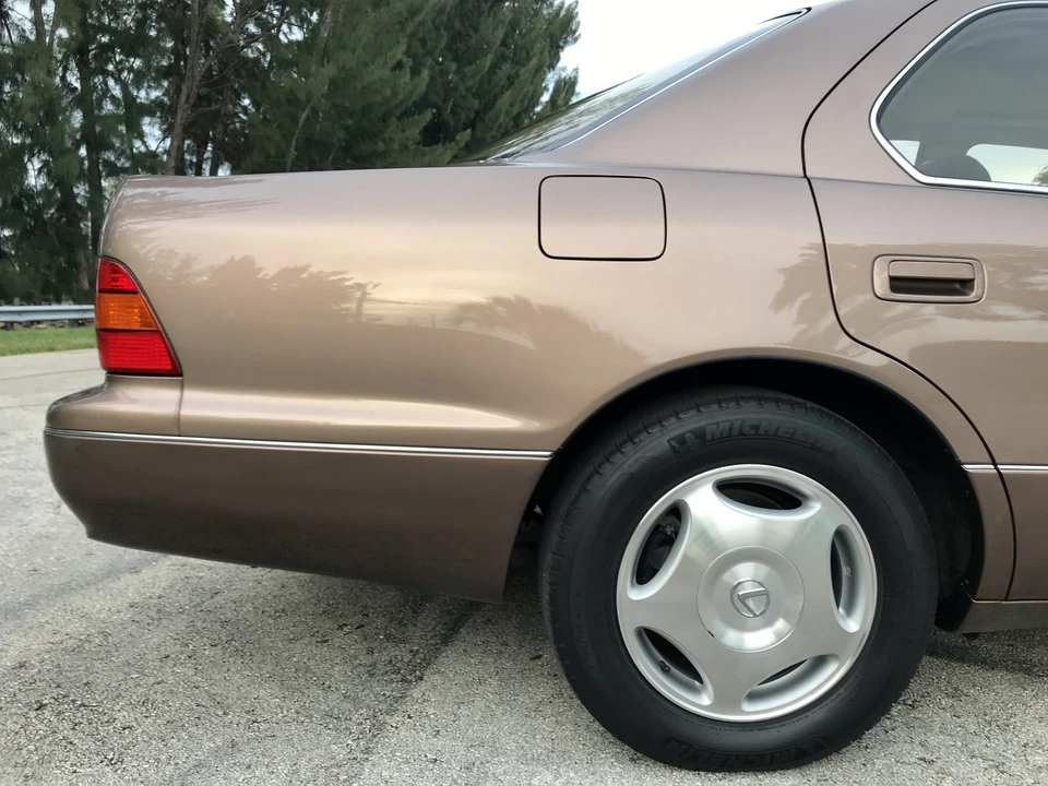 1999 Lexus LS 2nd Gen - Image 28 of 31