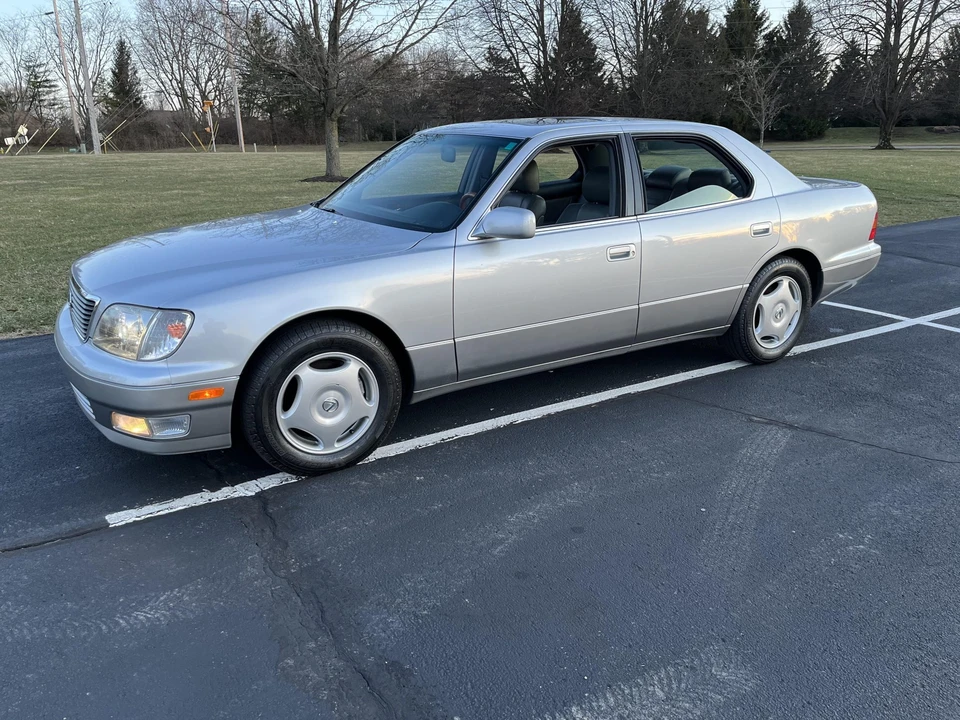 1999 Lexus LS 2nd Gen - Image 4 of 31