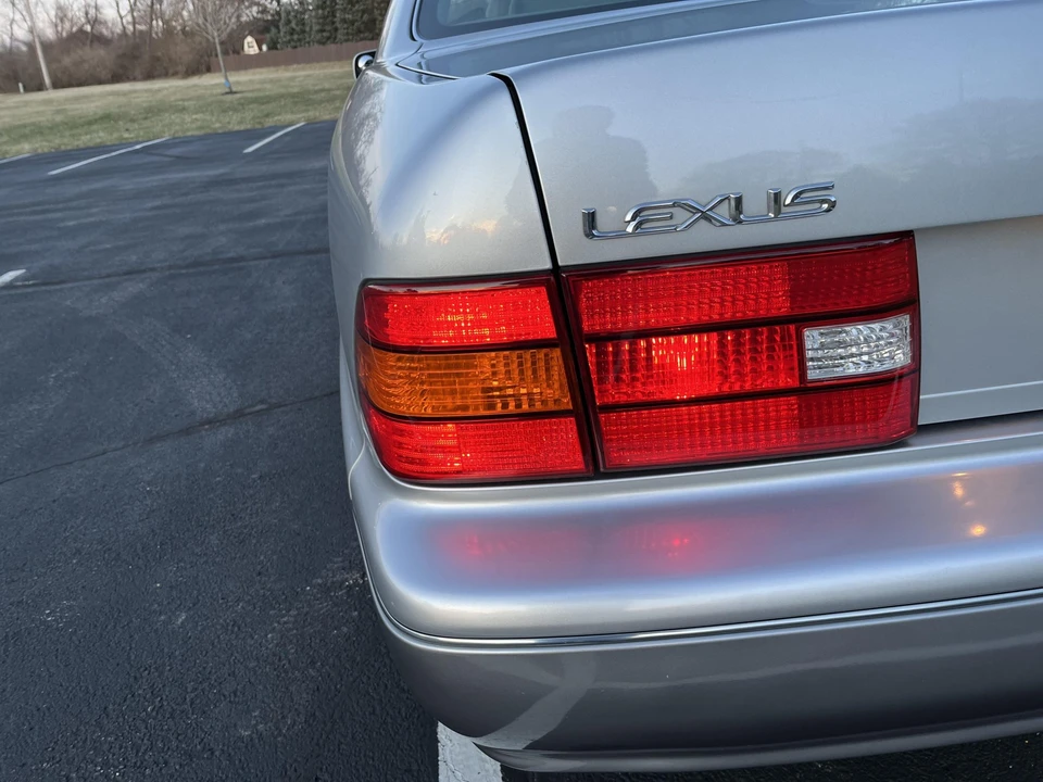 1999 Lexus LS 2nd Gen - Image 18 of 31
