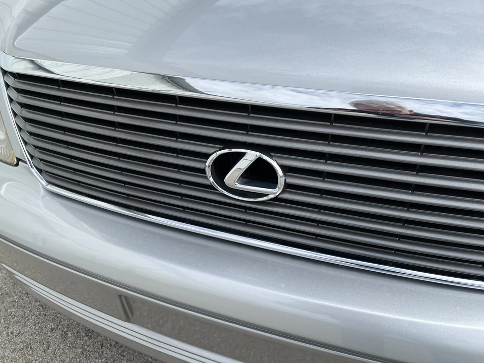 1999 Lexus LS 2nd Gen - Image 11 of 31