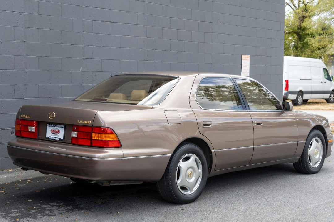 1999 Lexus LS 2nd Gen - Image 21 of 31