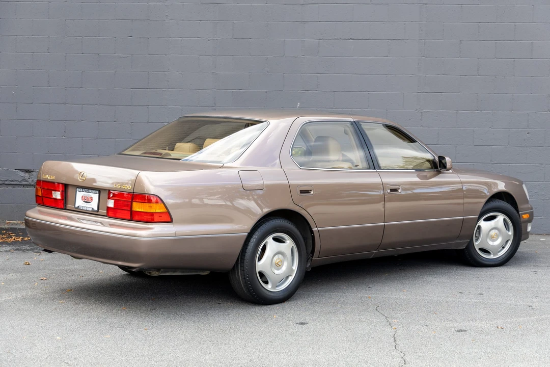 1999 Lexus LS 2nd Gen - Image 22 of 31