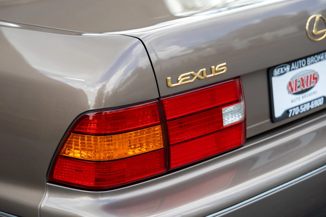 1999 Lexus LS 2nd Gen - Image 24 of 31