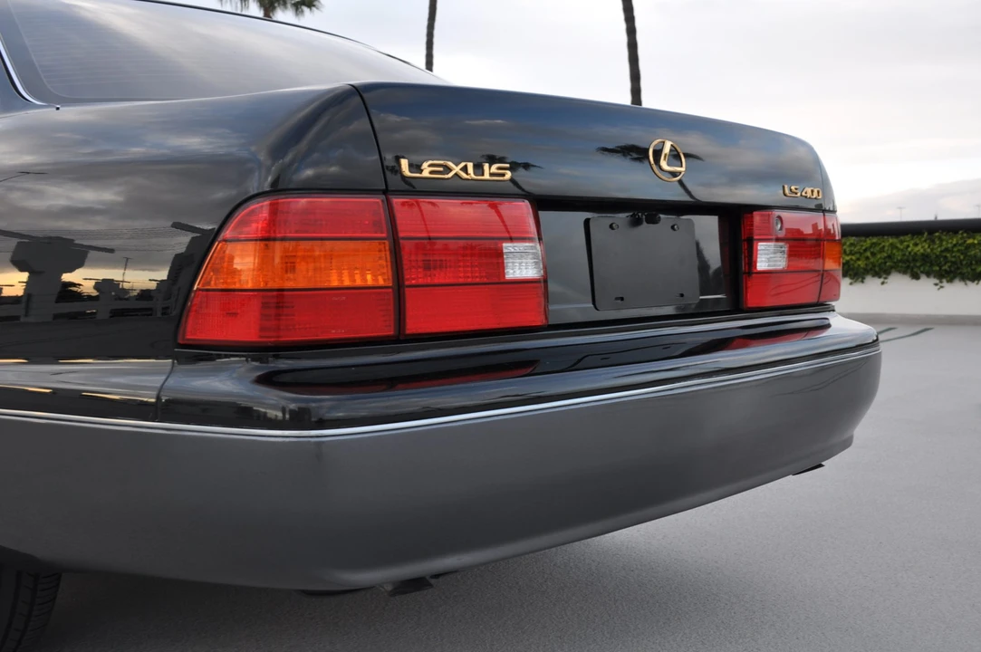 1999 Lexus LS 2nd Gen - Image 28 of 31