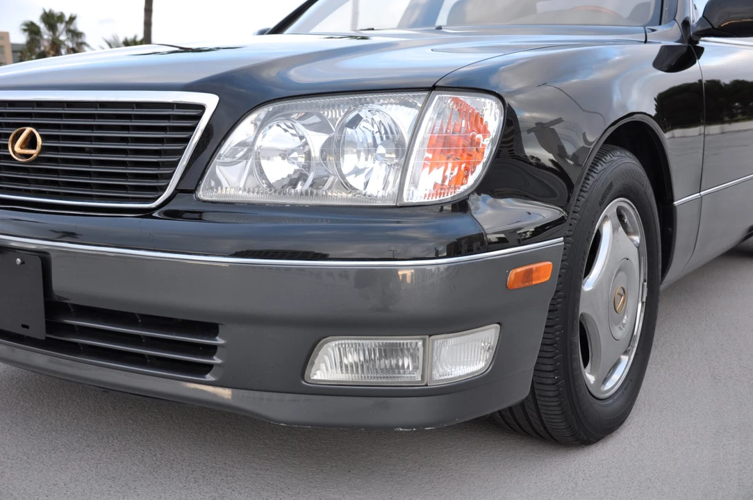 1999 Lexus LS 2nd Gen - Image 24 of 31